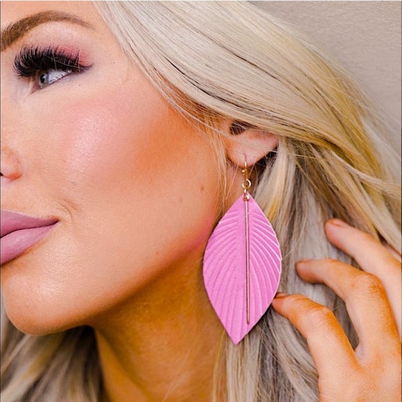 👻BOGO50%👻 🆕🌿🤍RUE 27: WHITE LEOPARD Leaf Shape Dangle Earrings - Picture 8 of 10